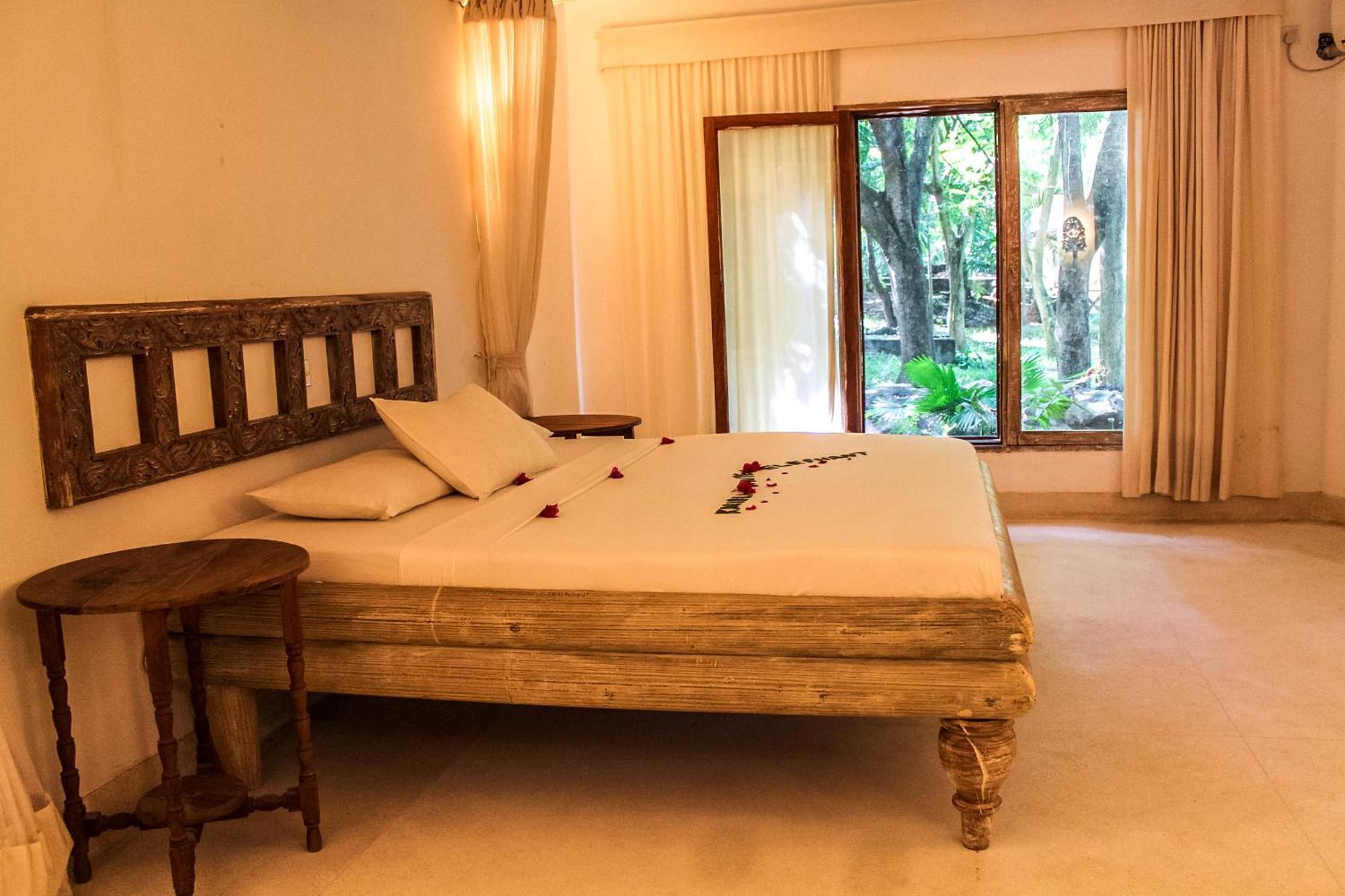 White Elephant Sea Lodge Малинди Экстерьер фото