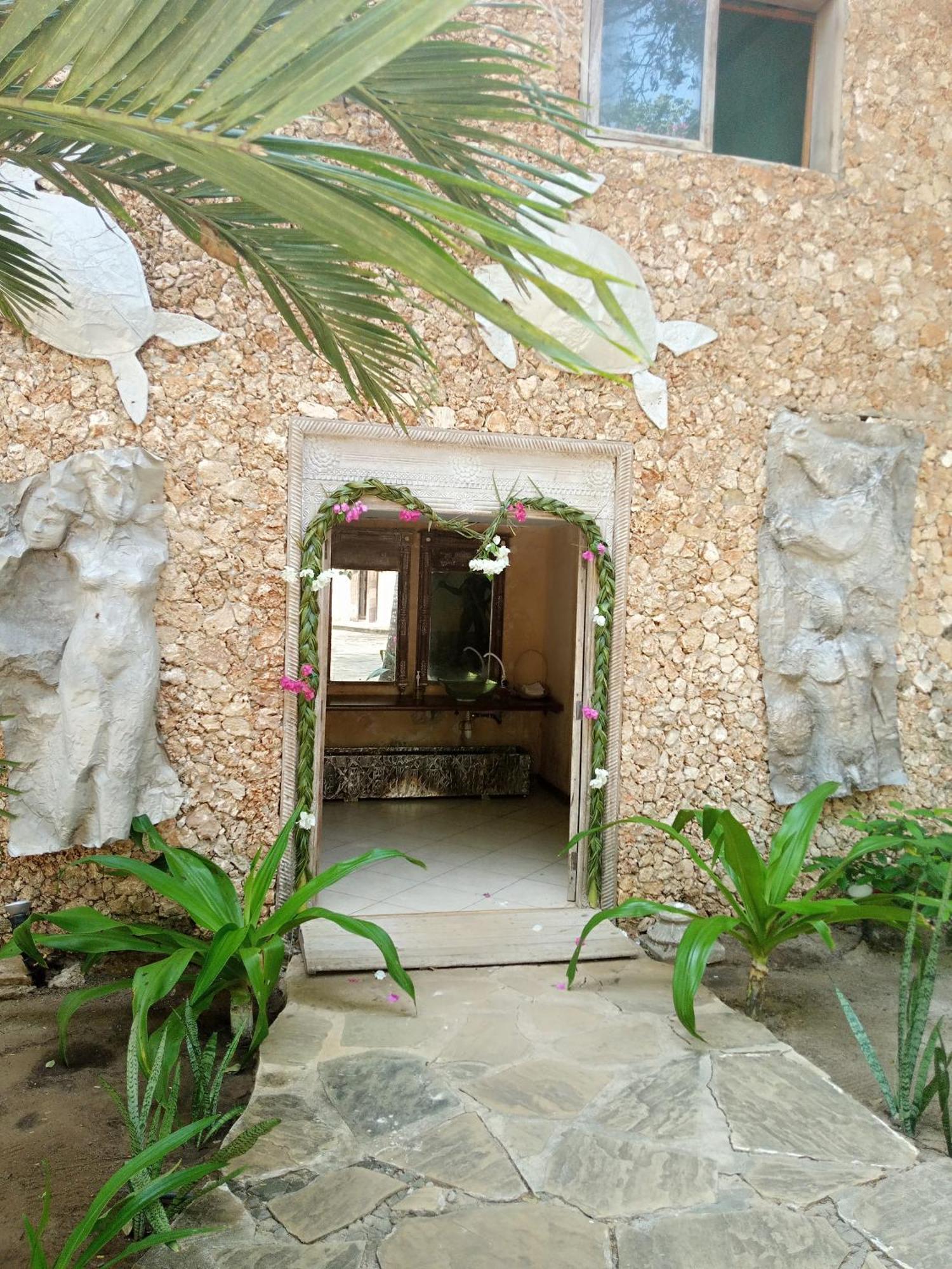 White Elephant Sea Lodge Малинди Экстерьер фото