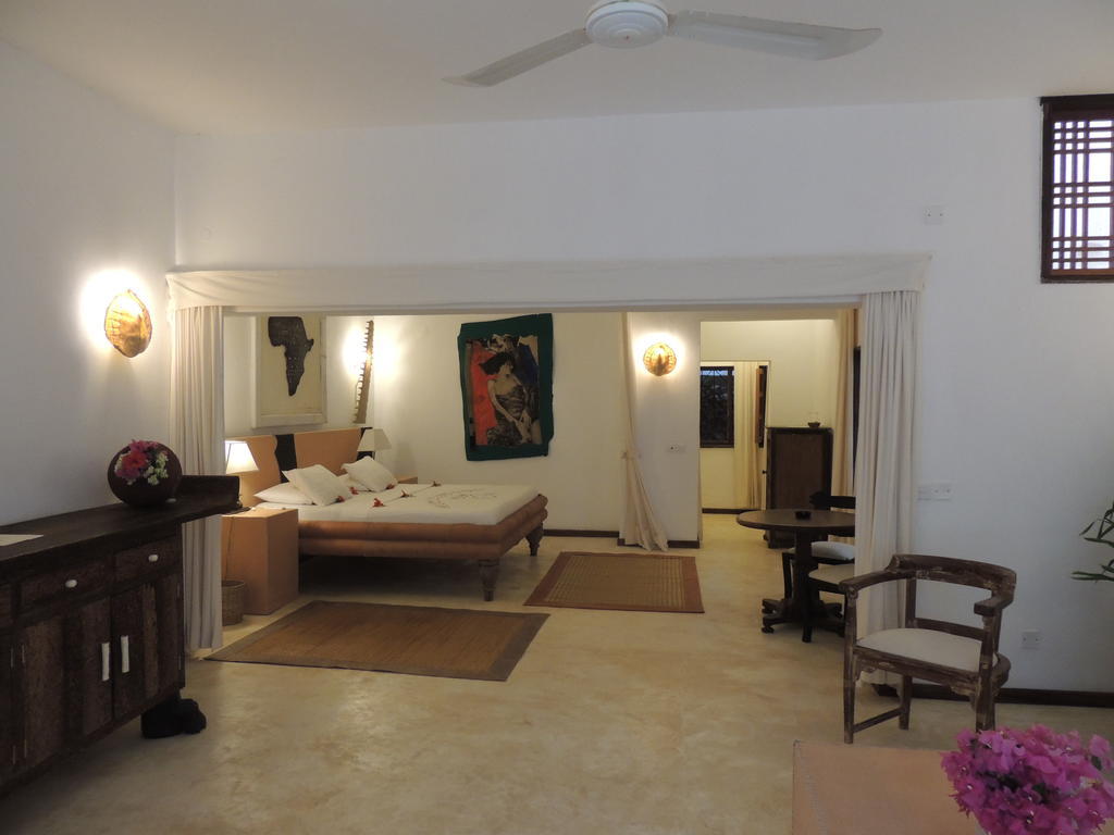 White Elephant Sea Lodge Малинди Экстерьер фото