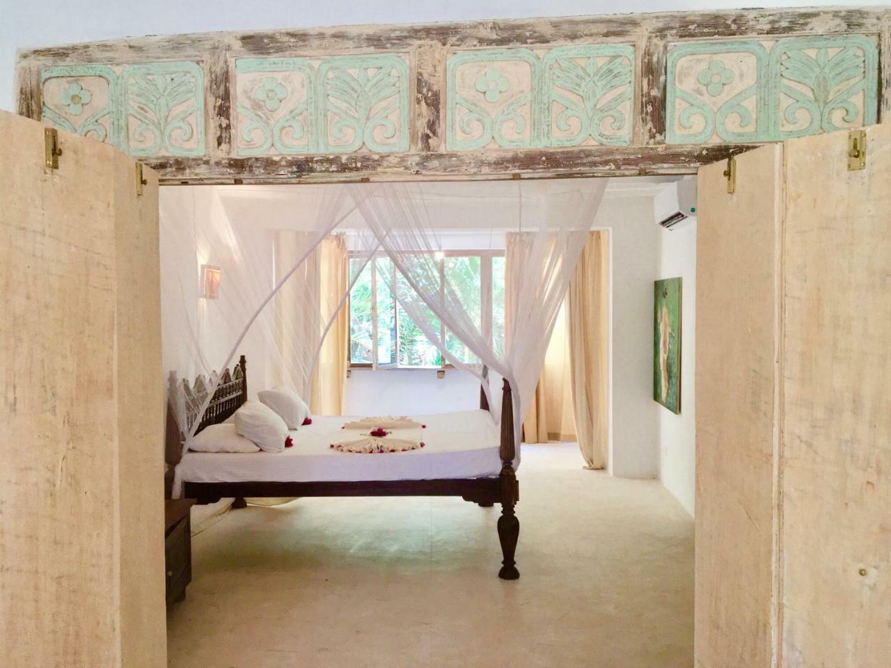 White Elephant Sea Lodge Малинди Экстерьер фото